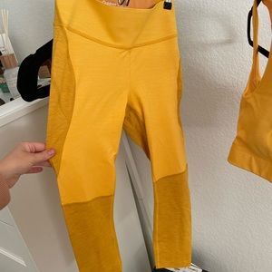 Outdoor Voices 🍊 💛 citrus/cider set: 3/4 legging & doing things bra NEW tags on
